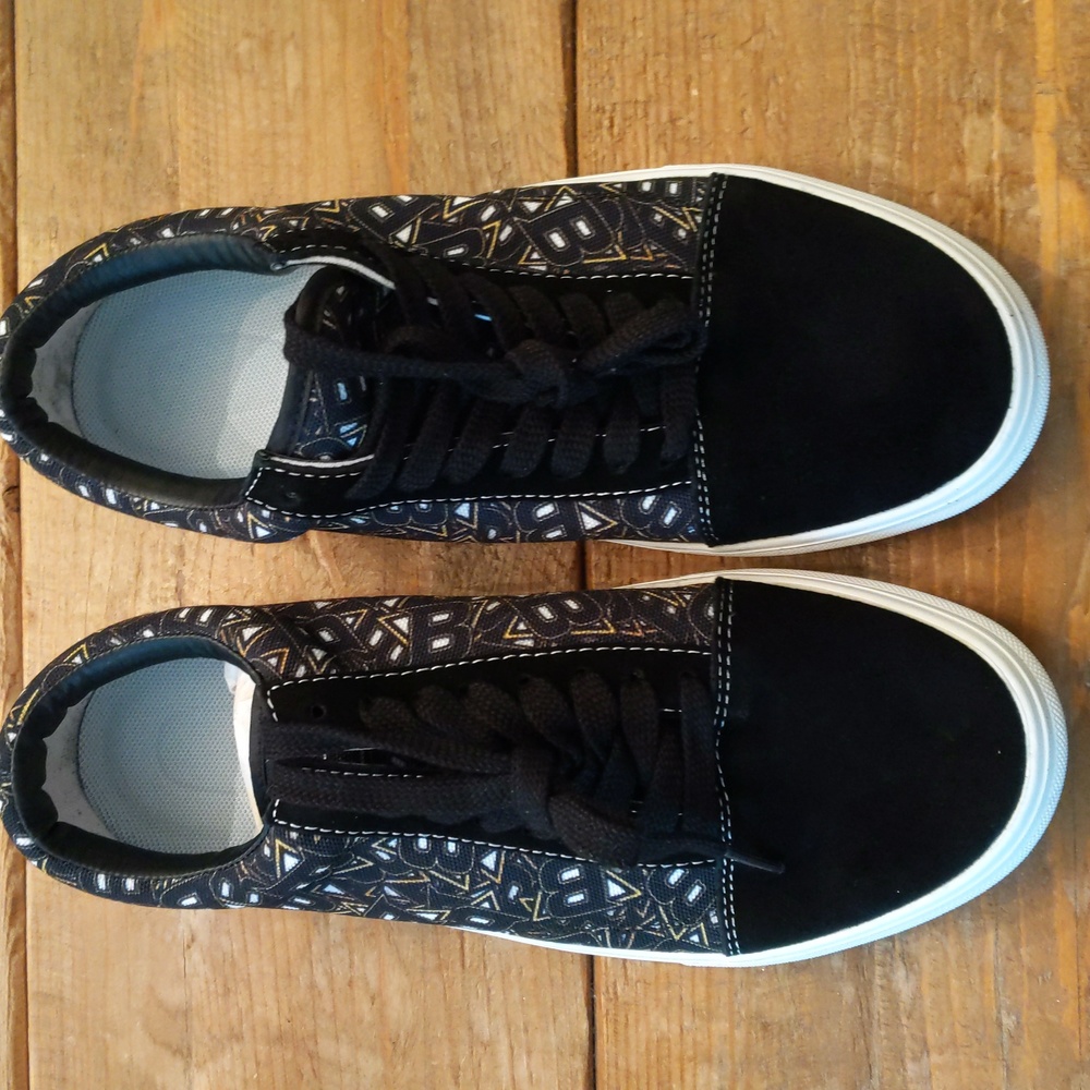 Boston Bruins Men's brand new sneakers